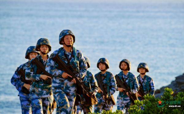 女兵|超燃、硬核、帅炸……致敬中国女兵！军旗有你更鲜艳