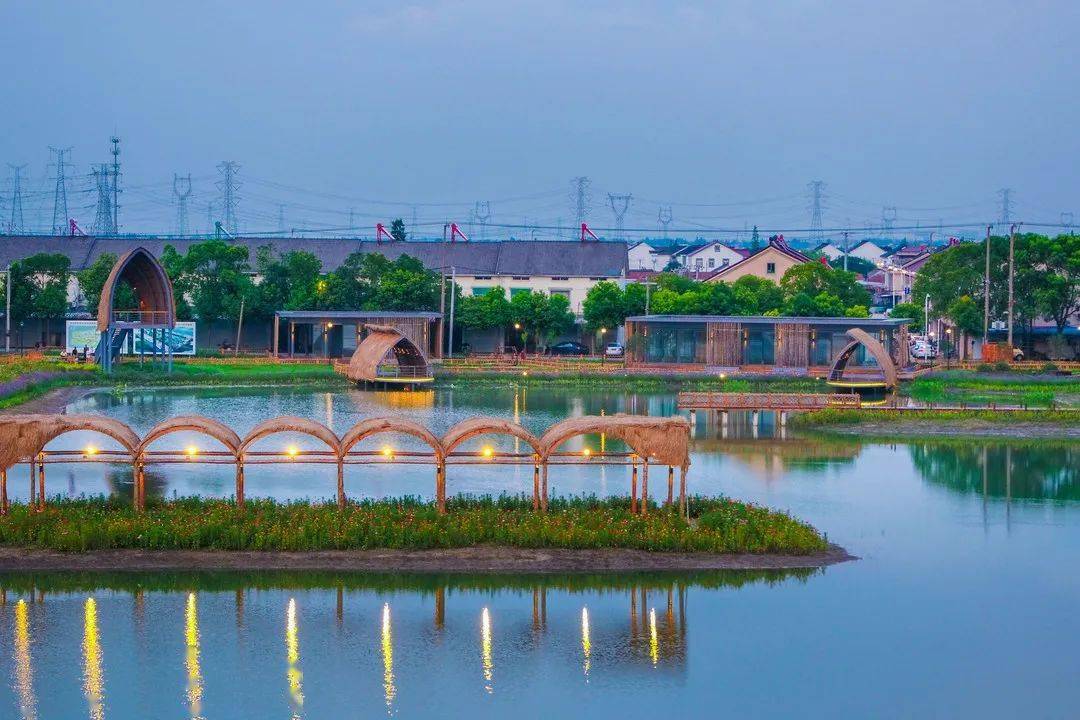 绿茵,花海 "打卡地"成了周围居民的好去处 建成的蟹主题游乐场 更是