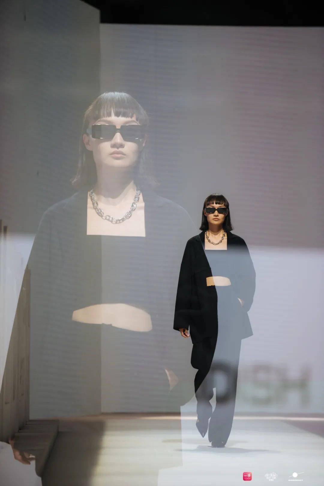 流转|ES MODISH 品牌专场秀 | 一手 · SUN IN SKY国际时尚周(暨SUN IN SKY第七届发布周)