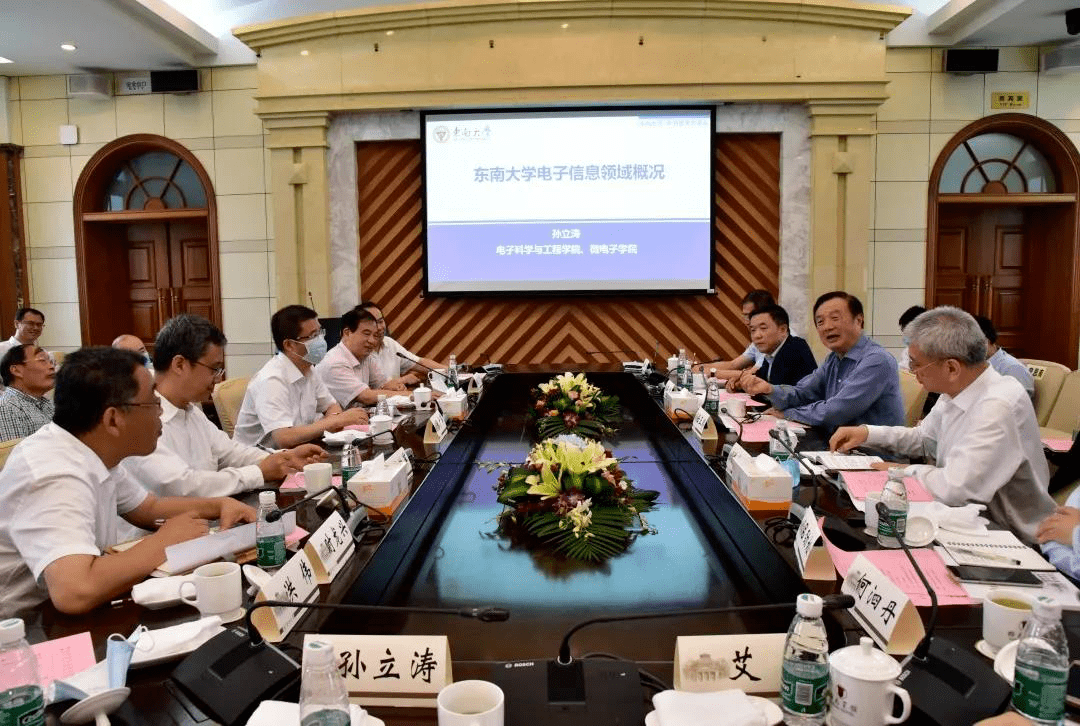 任正非|华为任正非再露面！3天去了3所高校，传递两大重要信号…