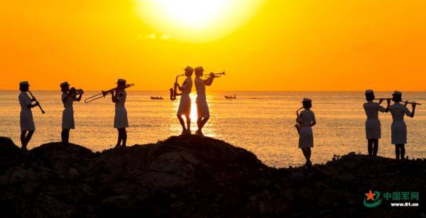 女兵|超燃、硬核、帅炸……致敬中国女兵！军旗有你更鲜艳