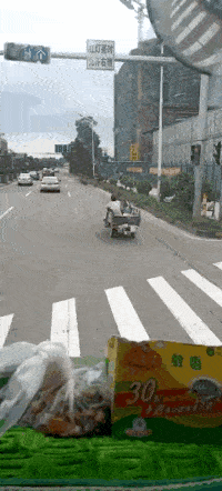 爆笑gif图在大街上开车大车我不怕最怕这种组合