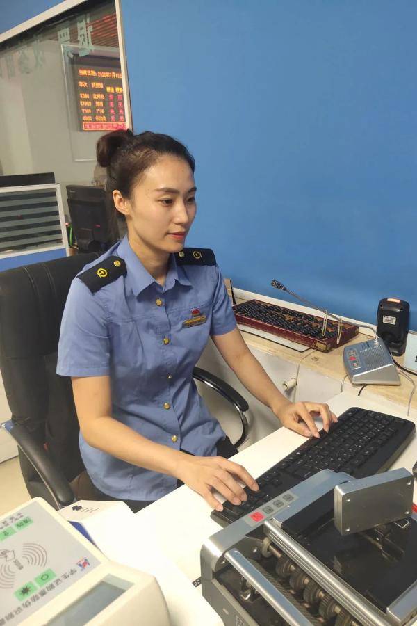 通信员|又美又飒！看“兵姐姐”变装