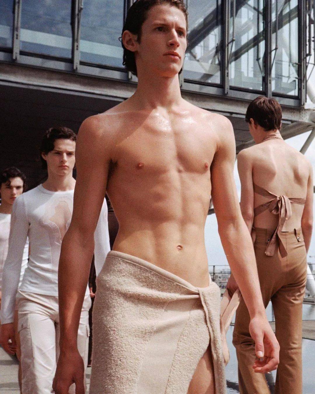 亚裔|时尚圈又迎来热门亚裔男模新人，完美到无需任何修饰