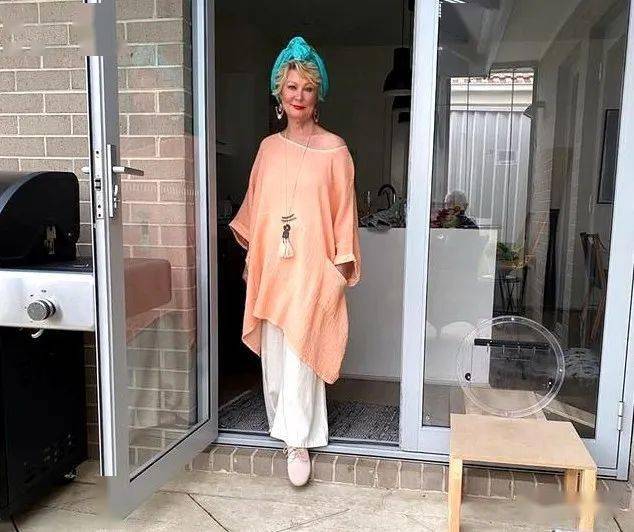 围巾|围巾绑头上是种什么时尚？60多岁老太太教这个居然有四十多万粉丝