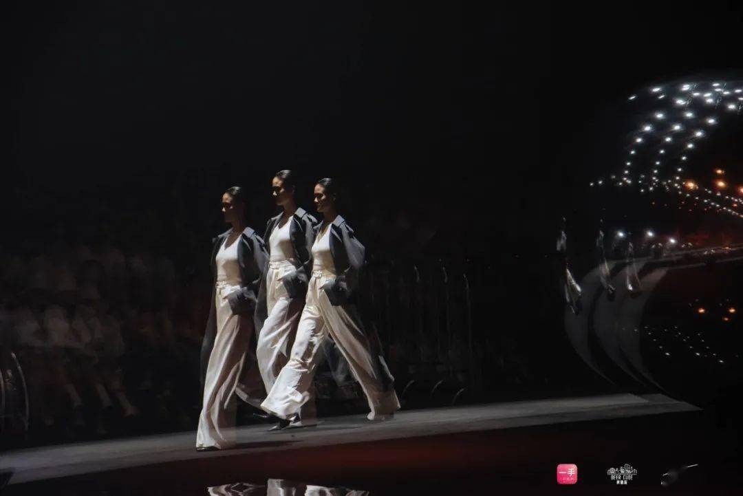 向在|ONI STUDIO 品牌专场秀 | 一手 · SUN IN SKY国际时尚周（暨SUN IN SKY第七届发布周）