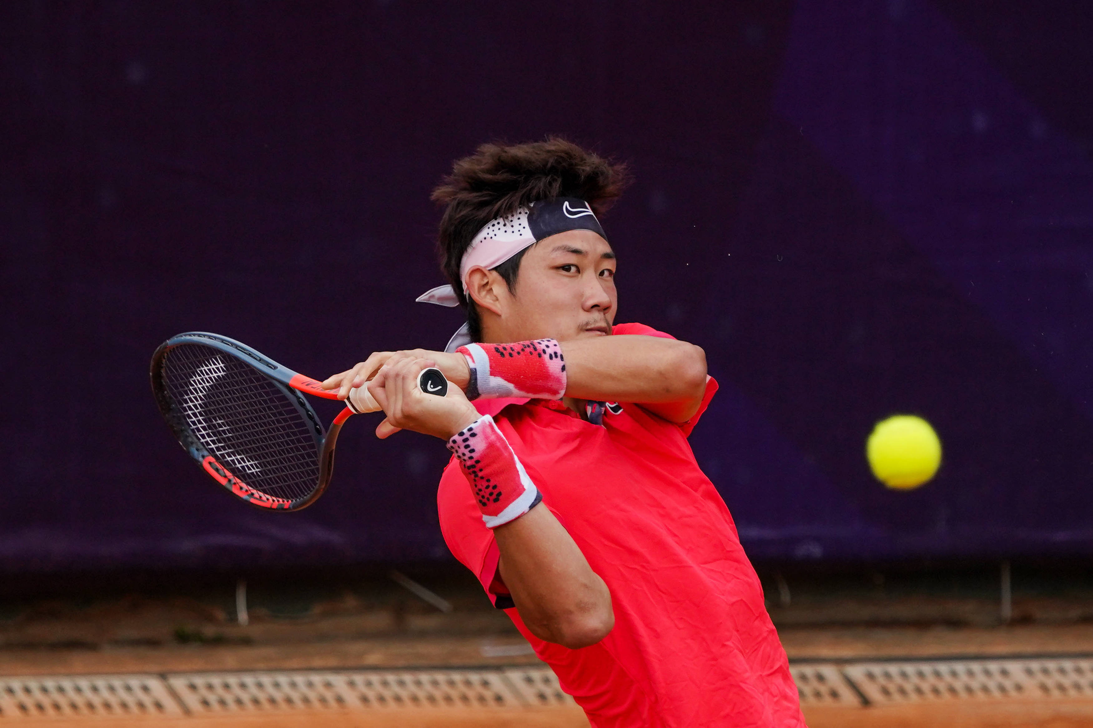 新华社|中巡赛|张之臻涉险过关 女单种子顺利晋级