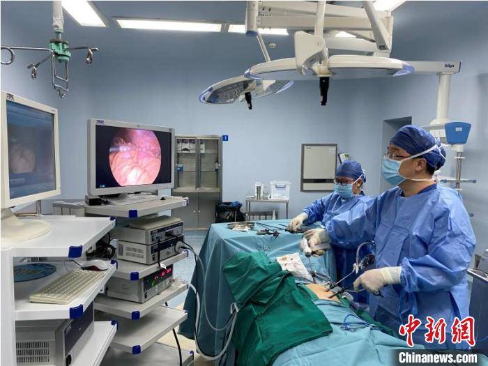 手术|上海专家成功挑战高难度手术 10岁罕见畸形女童上海找回女儿身