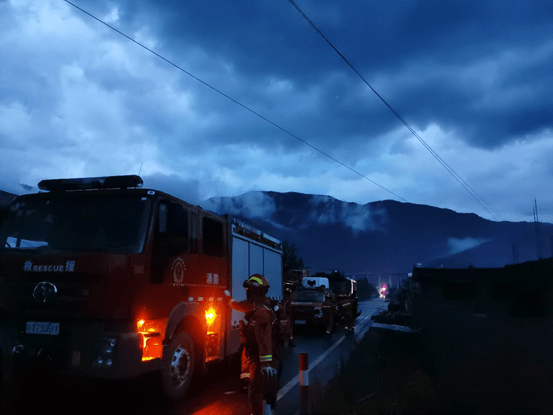 一线|15张照片带你走进抗洪抢险救援一线……