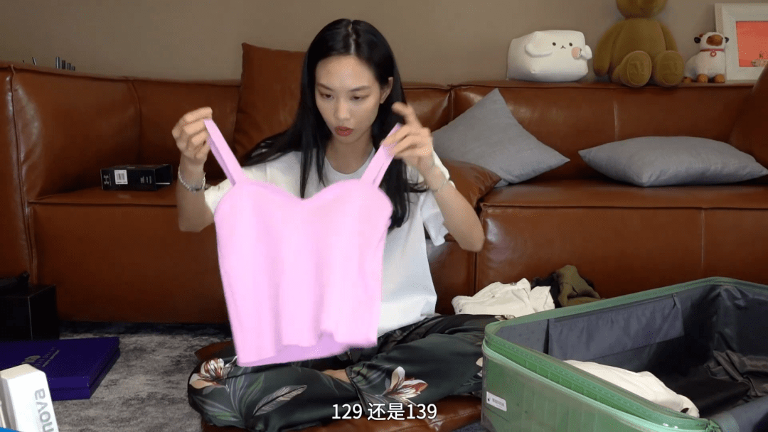 牛仔裤|打败万茜、宁静的王霏霏竟然是个ZARA女孩，想get她的49元同款T！