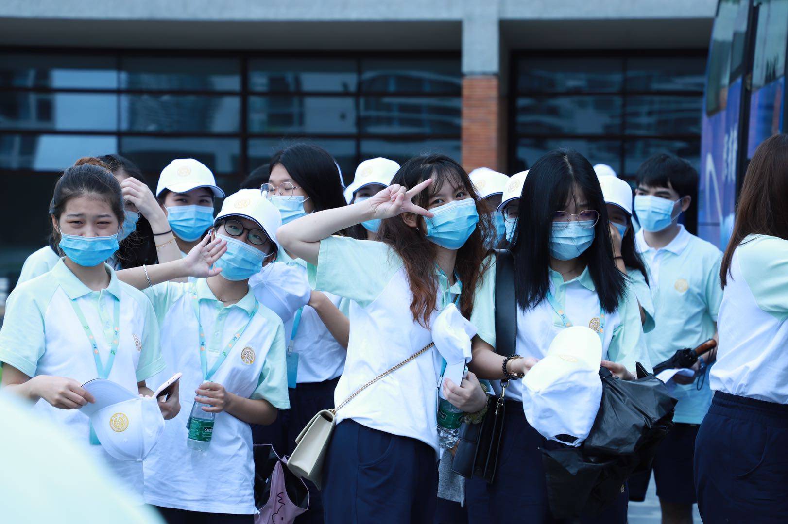 华润|从战疫先锋到保就业主力军，华润万家彰显央企责任担当