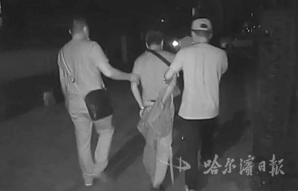 警方|20万美元用邮包寄送！“钱多”还是“心大”？警方一查，事情真没那么简单……