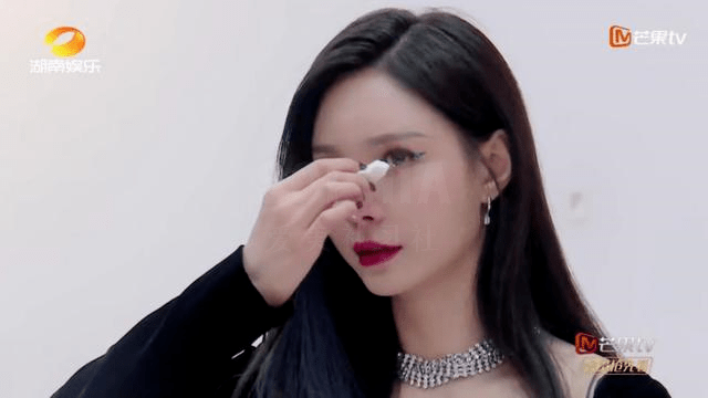 争议|观众缘 | 外貌讨喜，性格劝退？「努力有野心」的蓝盈莹，为什么还是备受争议？