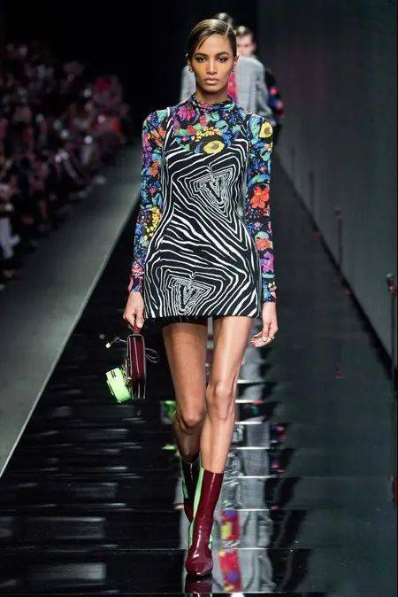 连衣裙|【搭配】印花趋势 2020/2021秋冬系列中的时尚印花