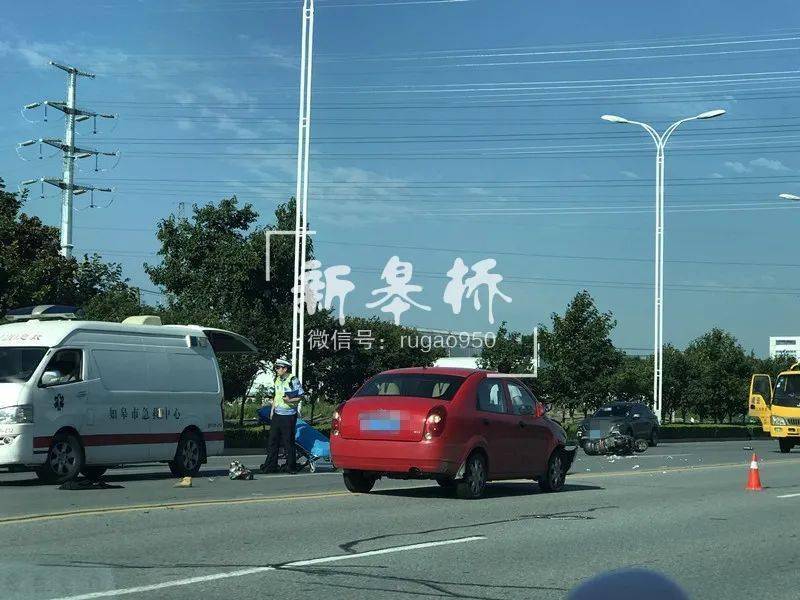 如皋中山东路突发车祸,一人被撞倒在路边,不幸身亡(附视频)