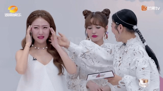 争议|观众缘 | 外貌讨喜，性格劝退？「努力有野心」的蓝盈莹，为什么还是备受争议？