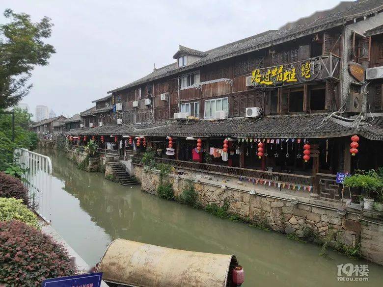 好久没有去路桥老街,以前的老街每逢集市日,人流摩肩接踵