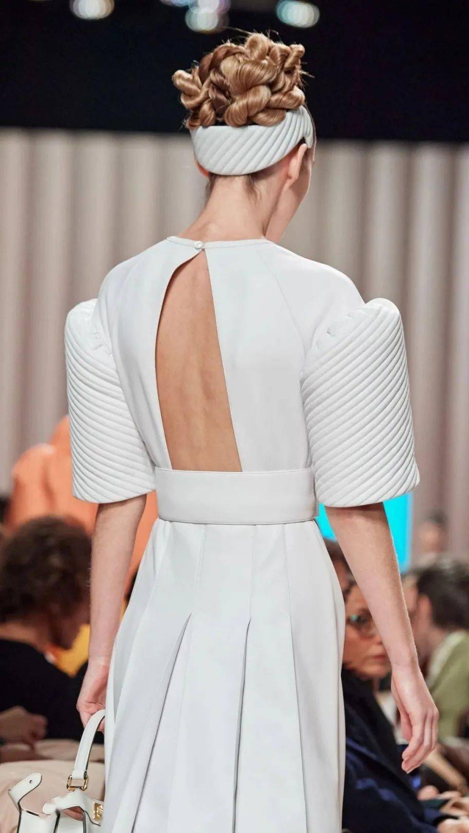 发型|今年夏天最时髦又凉快的发型,不用找Tony老师,5块钱就能打造!