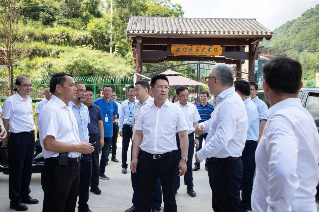 2020年东西部GDP比例_2020年中国gdp变化图(2)