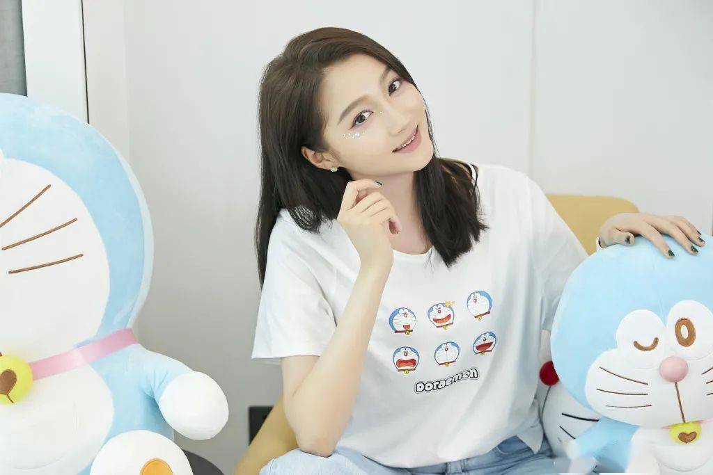 关晓彤|年年都是18岁,画个“四分之三减龄妆”就好了~