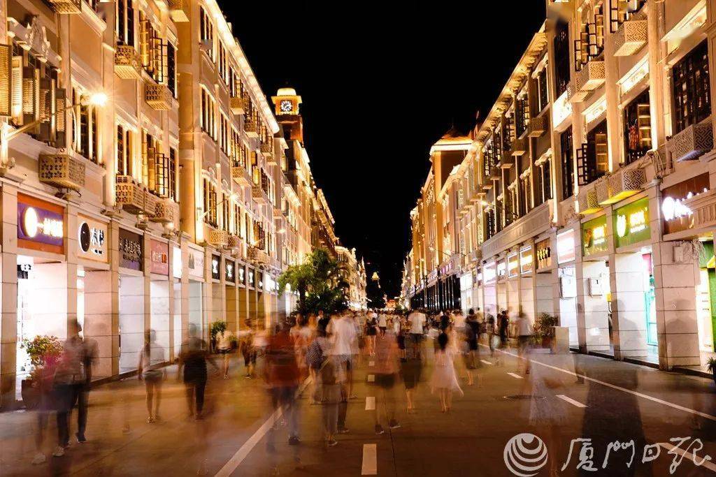 厦门日报社|超嗨！火爆抖音“鬼步舞”夫妇、网红健身达人、炫酷高科技…都来了！必须打卡