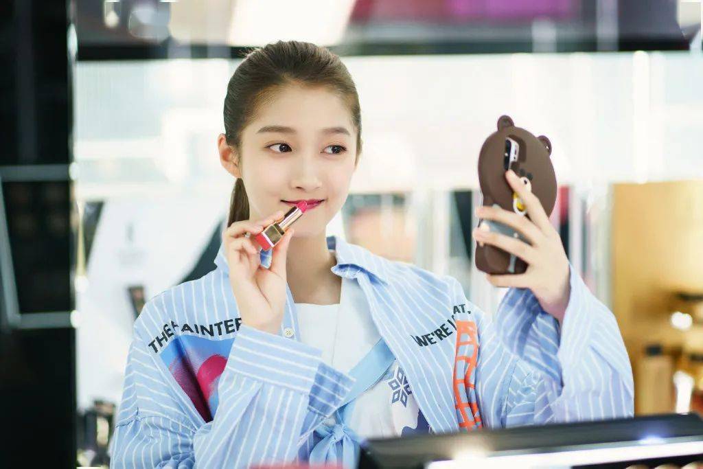 关晓彤|年年都是18岁,画个“四分之三减龄妆”就好了~