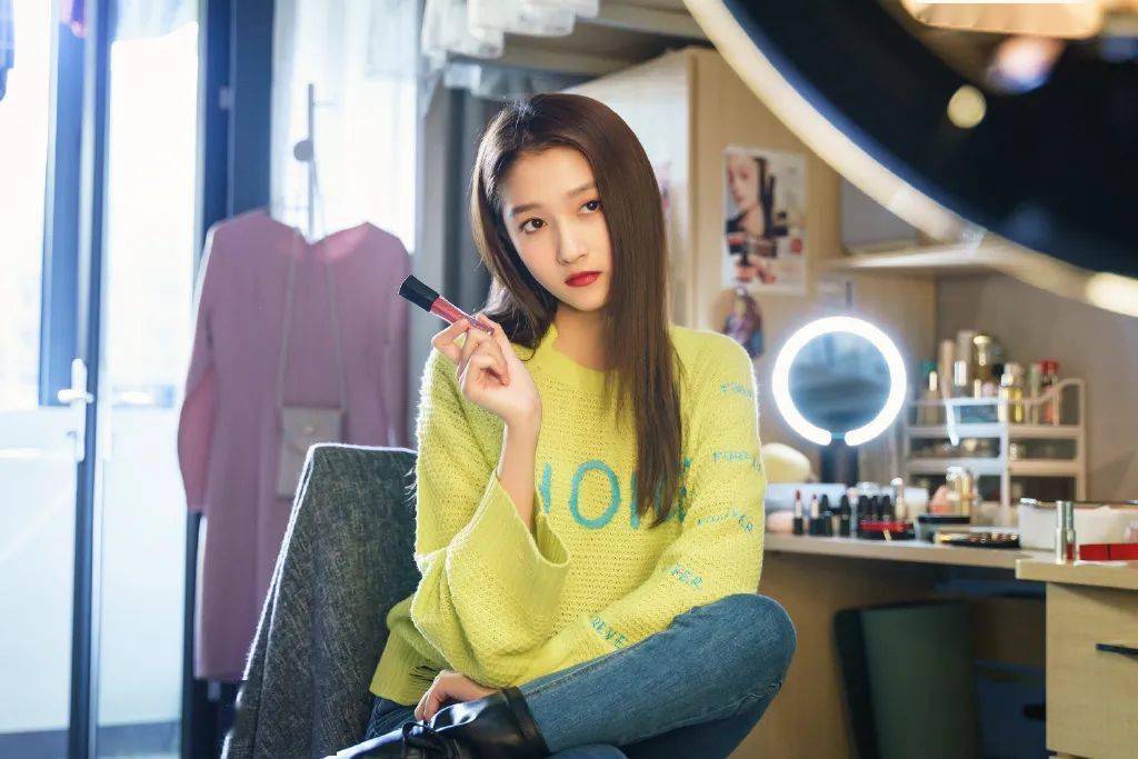 关晓彤|年年都是18岁,画个“四分之三减龄妆”就好了~