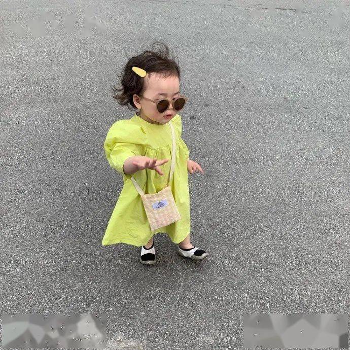 神态|4岁女孩活成“乡镇女老板”,13万网友惊叹:这神态,一般人模仿不来