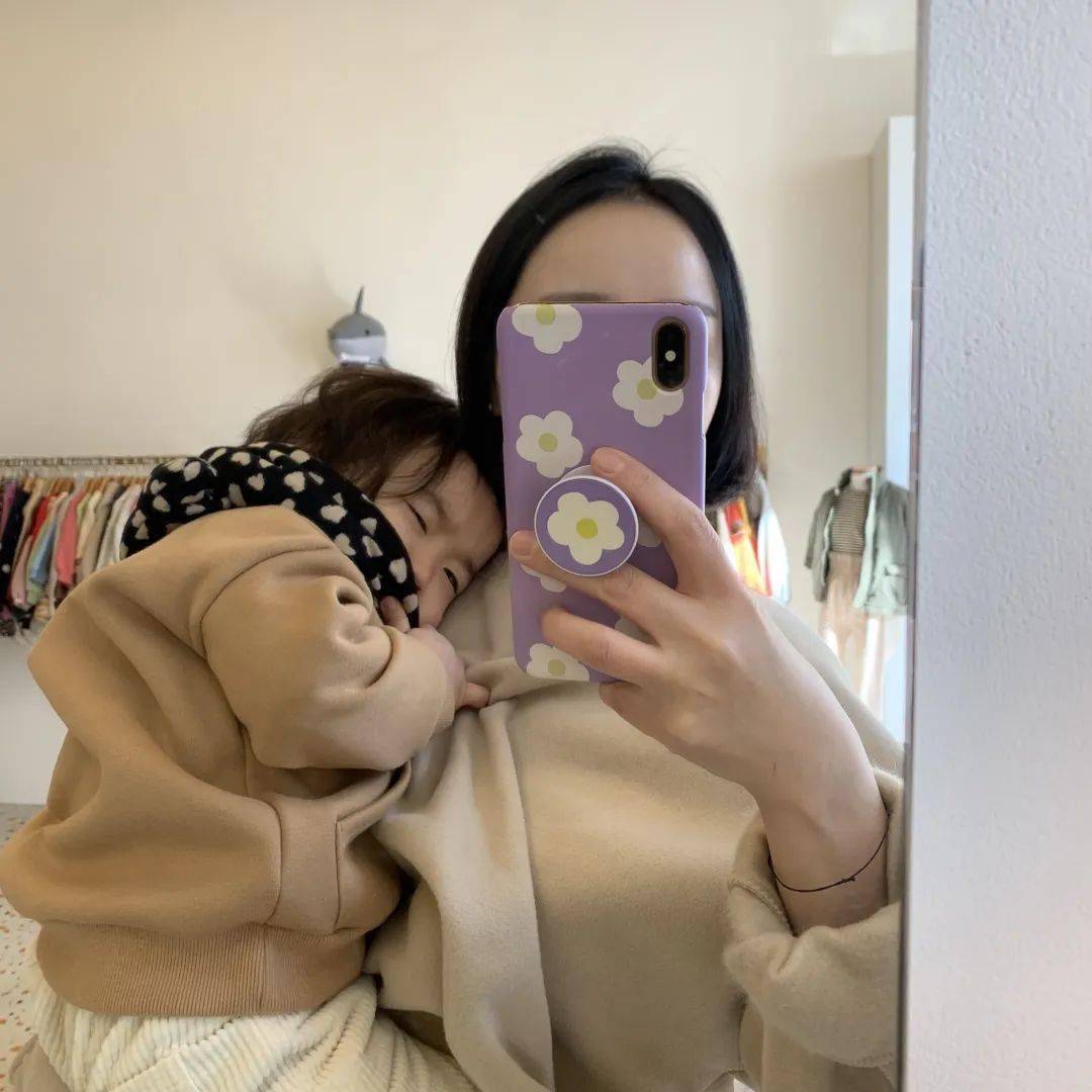 神态|4岁女孩活成“乡镇女老板”,13万网友惊叹:这神态,一般人模仿不来