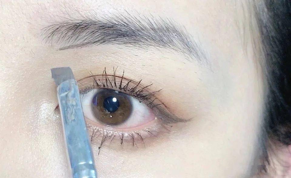 眉毛|关晓彤自认天生是臭脸？但不好惹的她却美到让我疯狂打电话！