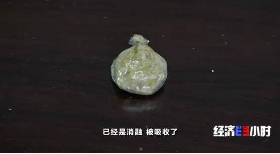 毒品|为还7万元，他沦为“工具人”！被逼迫吞下72粒海洛因胶囊！突然，毒品破裂...