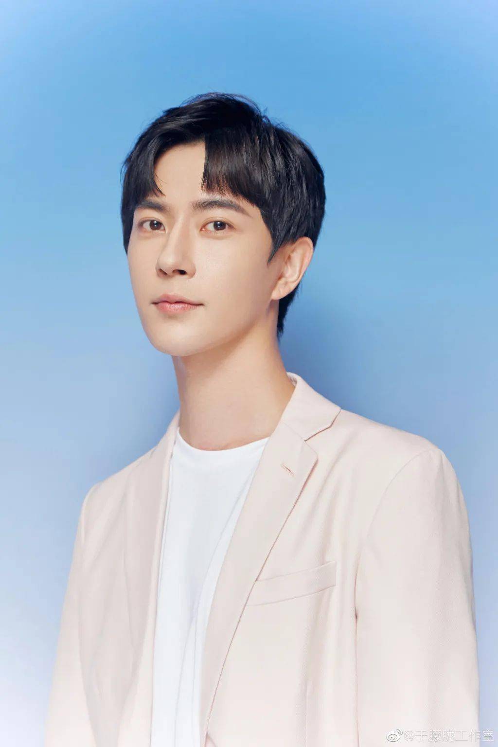 白宇新|榜妹热线 | 赵丽颖行程、刘亦菲《花木兰》、于朦胧进组、白宇新戏 、朱正廷活动