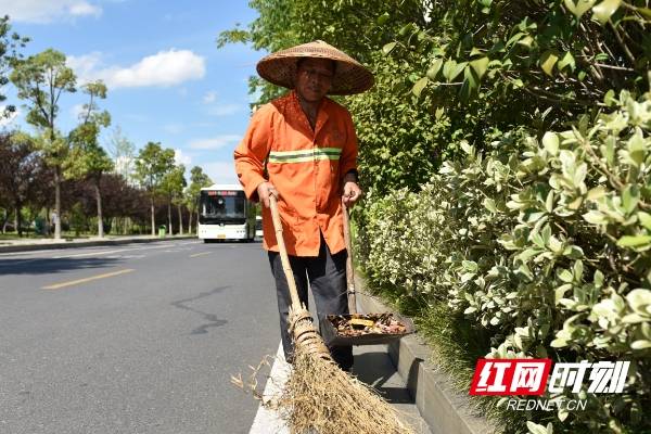 长沙|“秋老虎”来了，马路上的他们正经受“烤”验