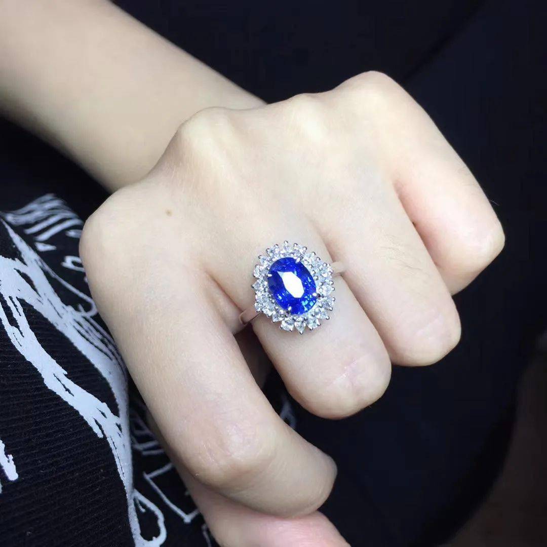 子和|布达拉宫用了多少吨金子和珠宝用来装饰呢？说出来你都不敢相信