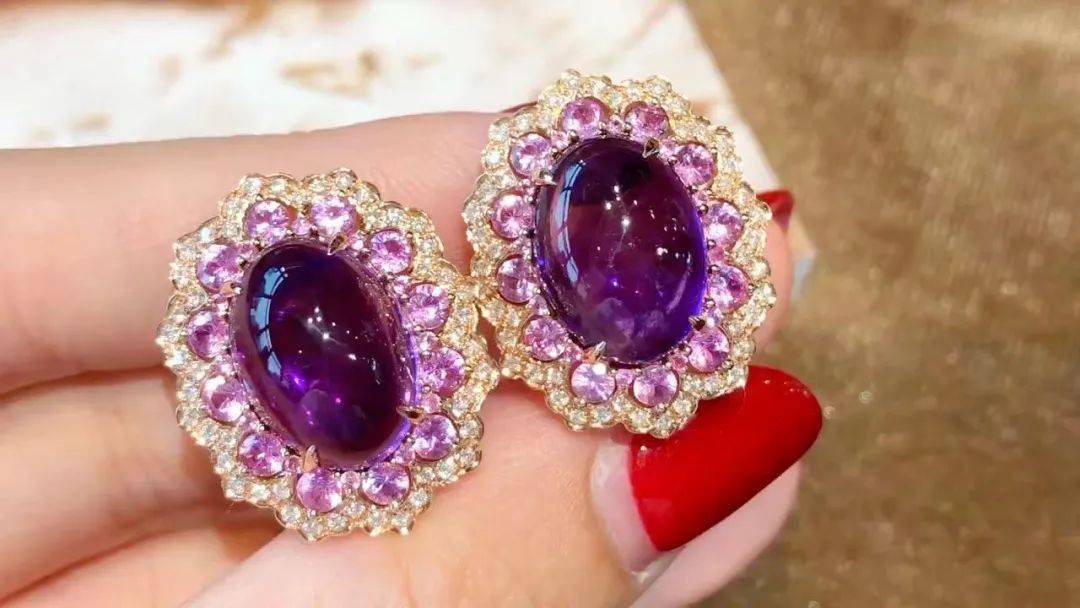 子和|布达拉宫用了多少吨金子和珠宝用来装饰呢？说出来你都不敢相信