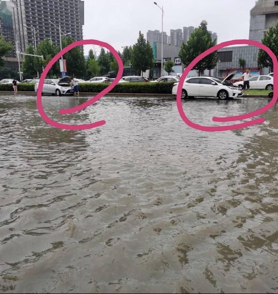 今早南三环积水成河,郑州多条路段积水严重,你家被淹了吗?