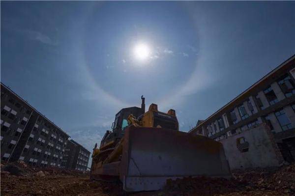 遂宁|太阳戴了“美曈”？今天，遂宁上空出现“日光晕”奇观！