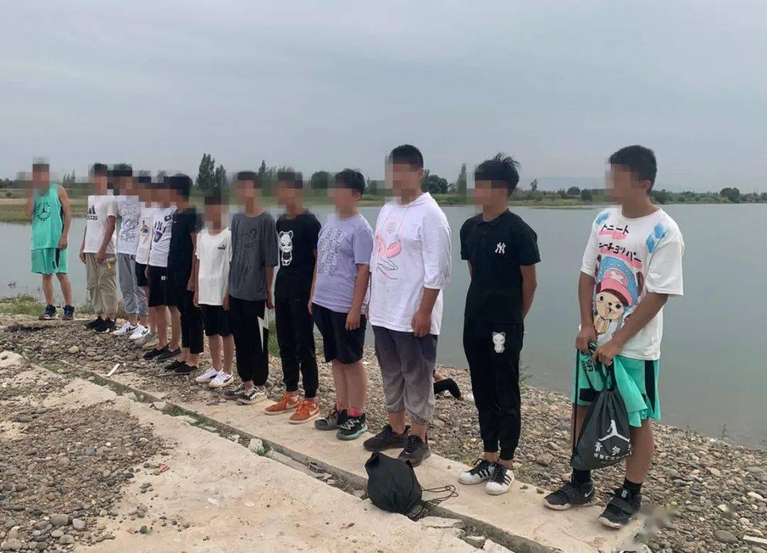 游野泳|警惕丨宁夏一鱼塘内，十几名学生结伴游野泳！