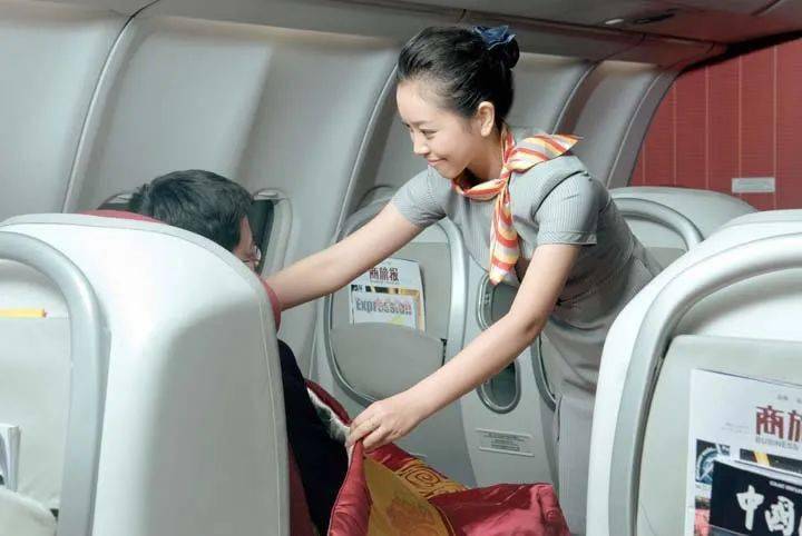 多少岁不能坐飞机出国 35880cc8511645fd8dfbdf8a0631243f.jpeg