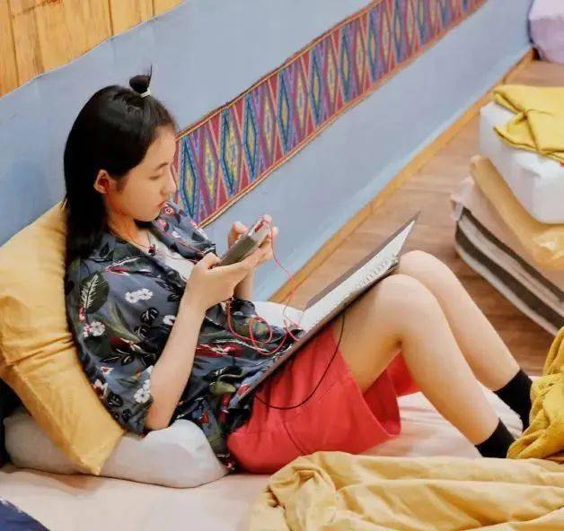 肌肤|欧阳娜娜和张子枫的少女护肤法，原来是我们向往的护肤植物学~