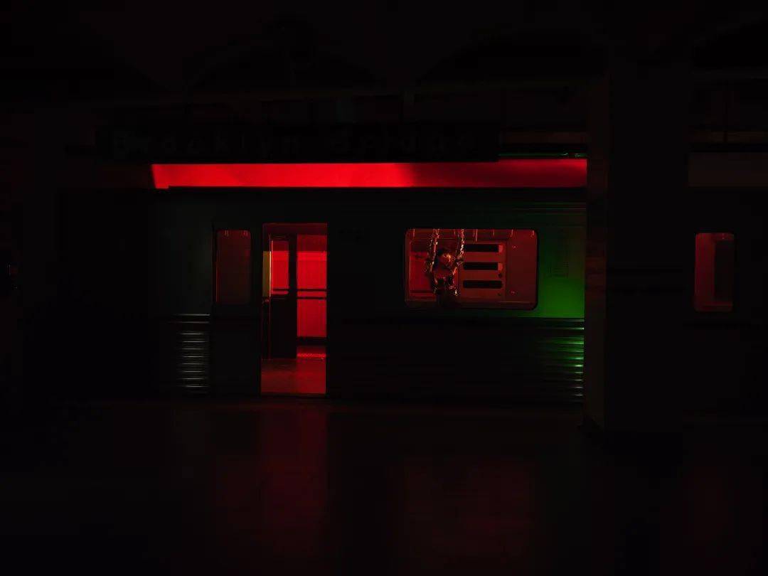 uth|你妆啥 | 我们瞒着王菲拍了她