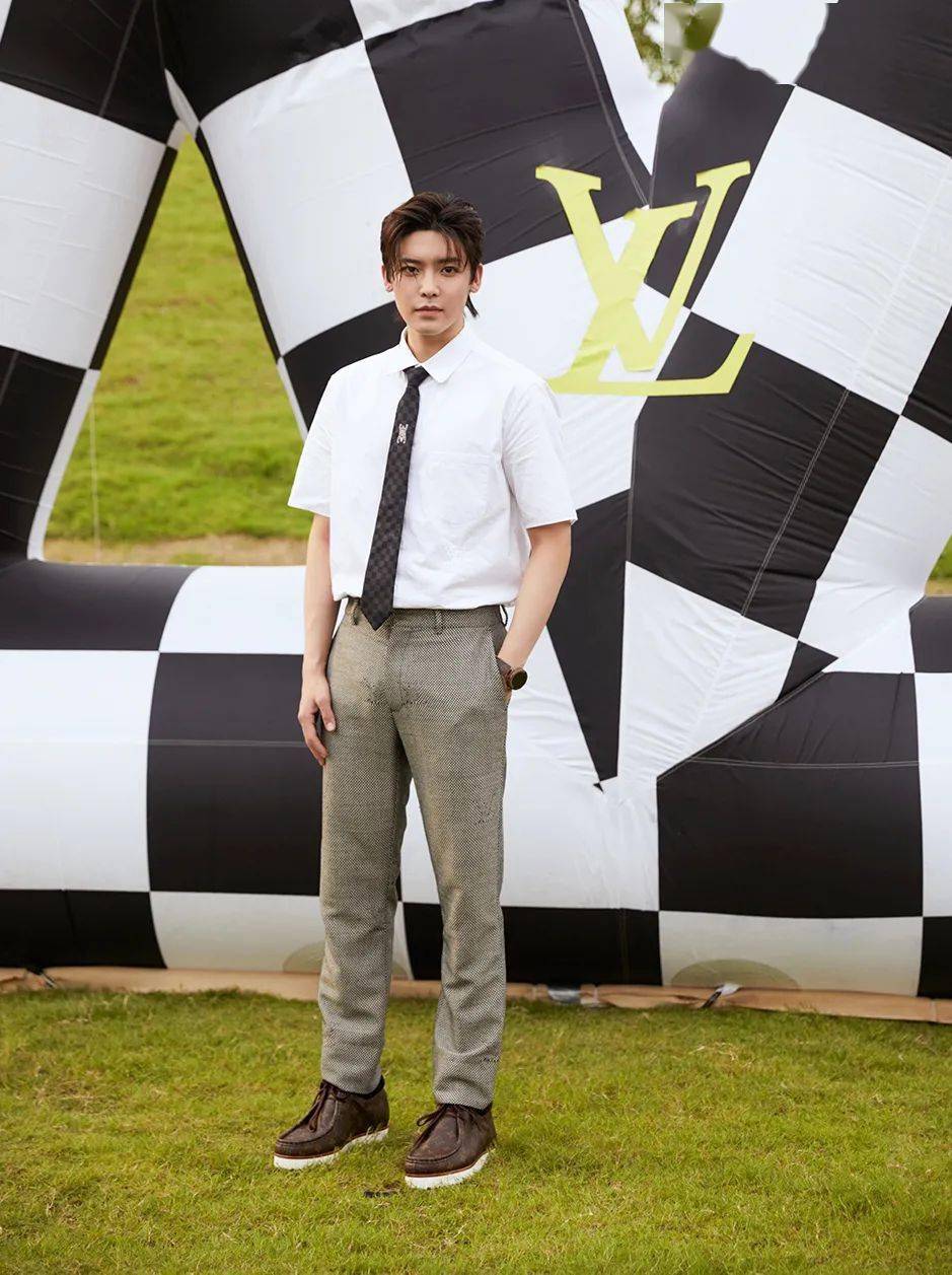 Louis|被Louis Vuitton秀上的吴亦凡感动了,周冬雨改行当店员了?【每周时报】