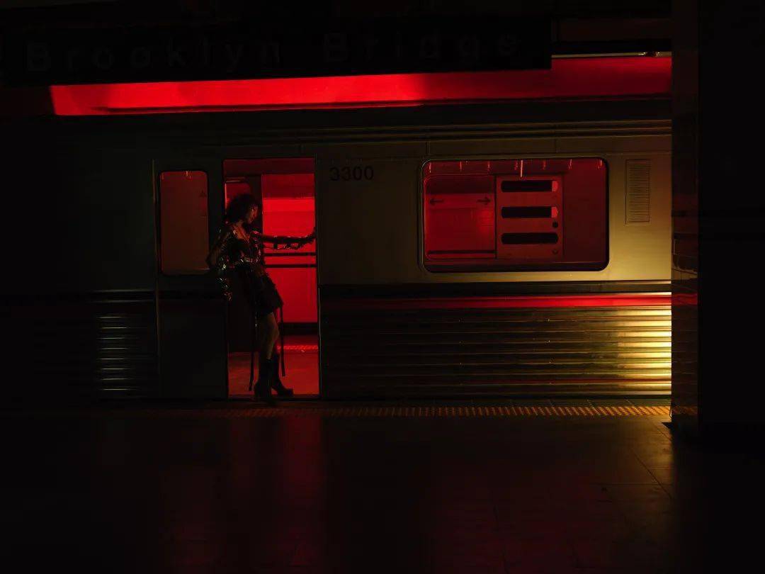 uth|你妆啥 | 我们瞒着王菲拍了她