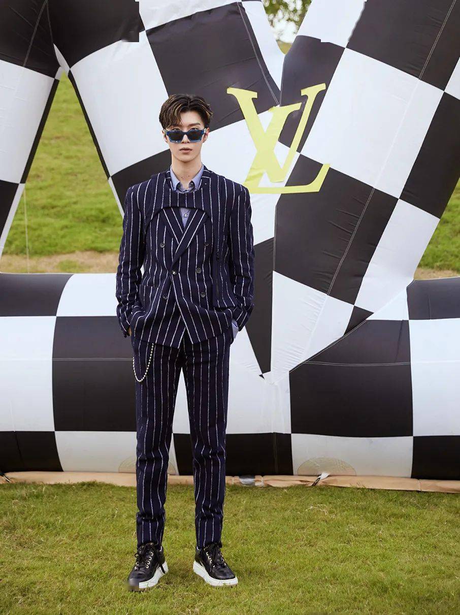 Louis|被Louis Vuitton秀上的吴亦凡感动了,周冬雨改行当店员了?【每周时报】