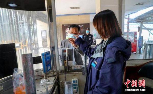 演出|戏剧人这半年：演员转行卖保险 有人复工后大哭