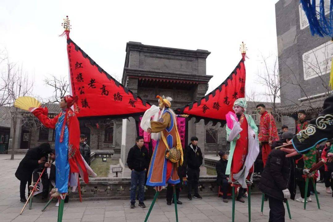 【胜芳花会表演】红旗公议老高跷会今晚7点与您相约在新华美食街