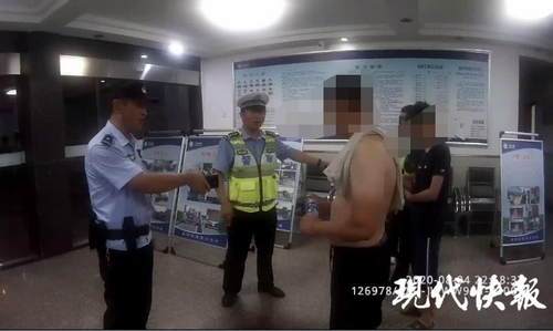 兴化市|货车超载被查，司机扔下15岁儿子跳河逃跑