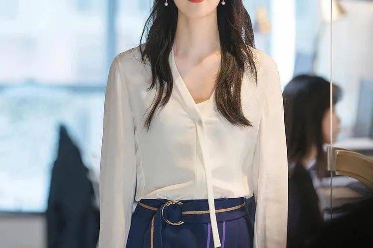 真丝|《三十而已》的顾佳，穿搭绝了！