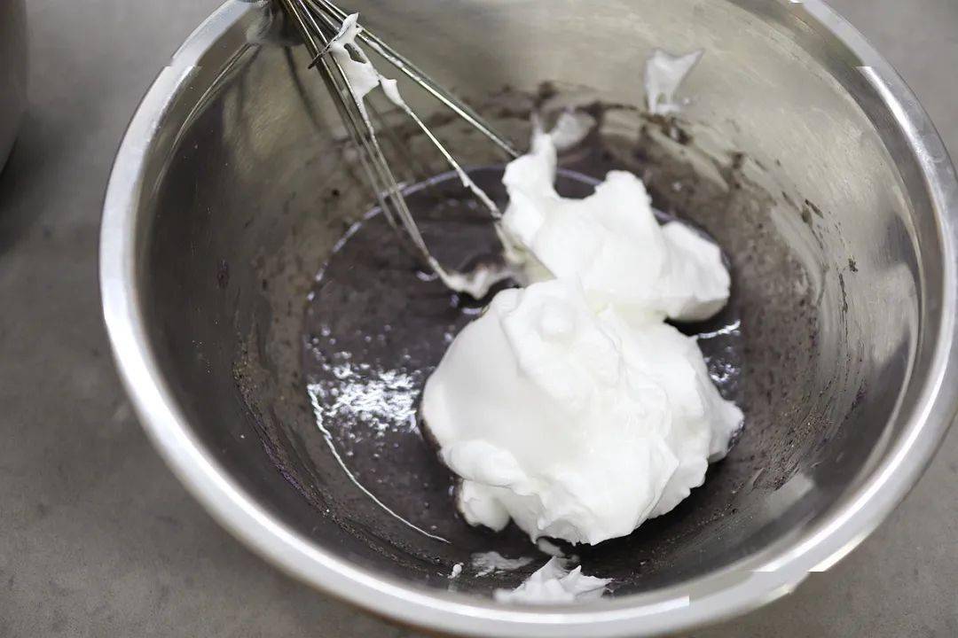 蛋糕胚的做法不用烤箱 7dc08ceb1d994d49aa5c7236c0ca8c85.jpeg