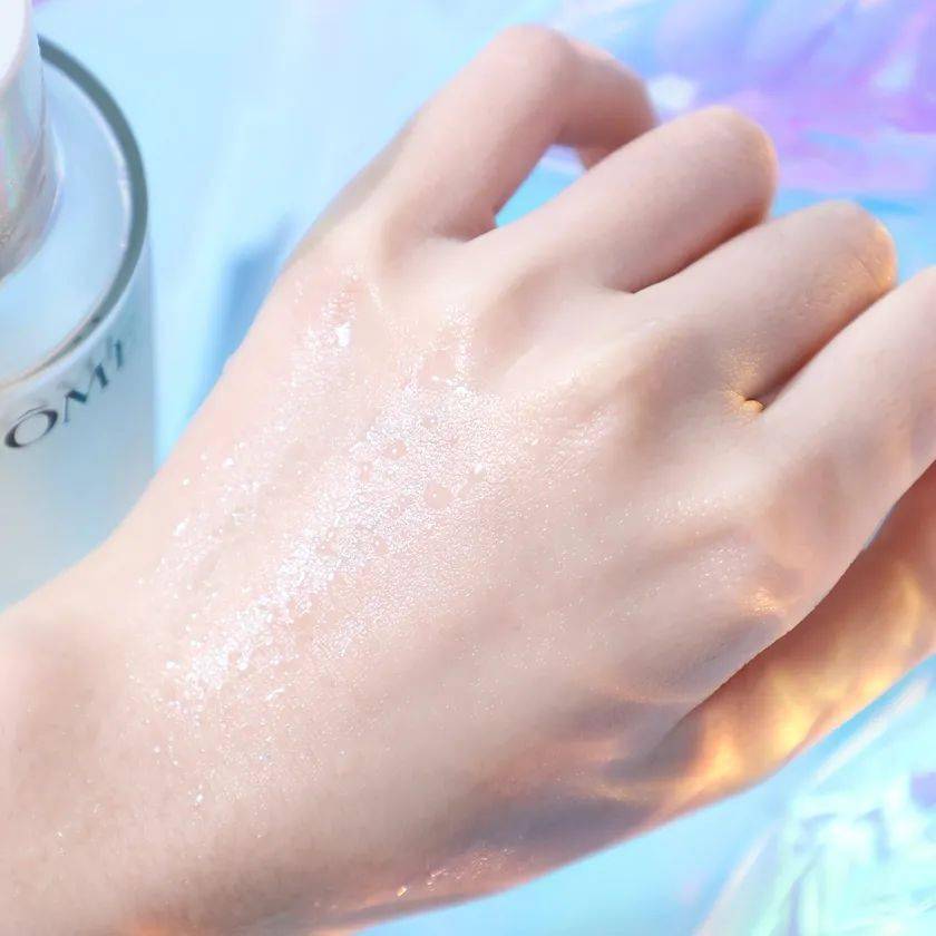 艾派德|爽肤水？柔肤水？精华水？苟命啊，我到底该怎么选？！